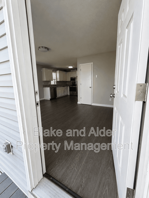 Portland House: 5609-A SE 117TH Ave