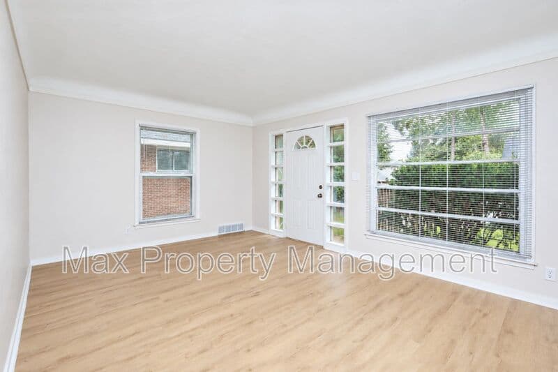 Des Moines House: 6306 Sherrick Ave