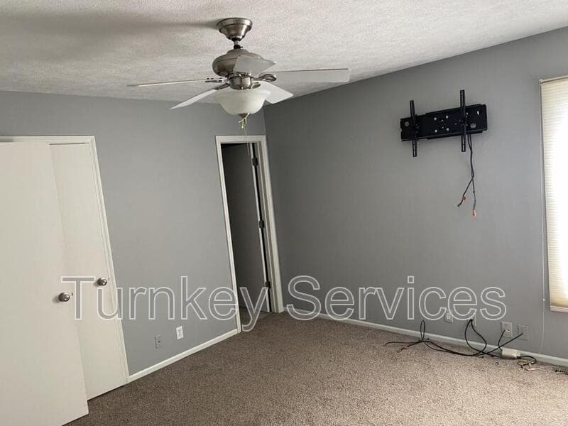 Omaha House: 15423 Stony Brook Blvd