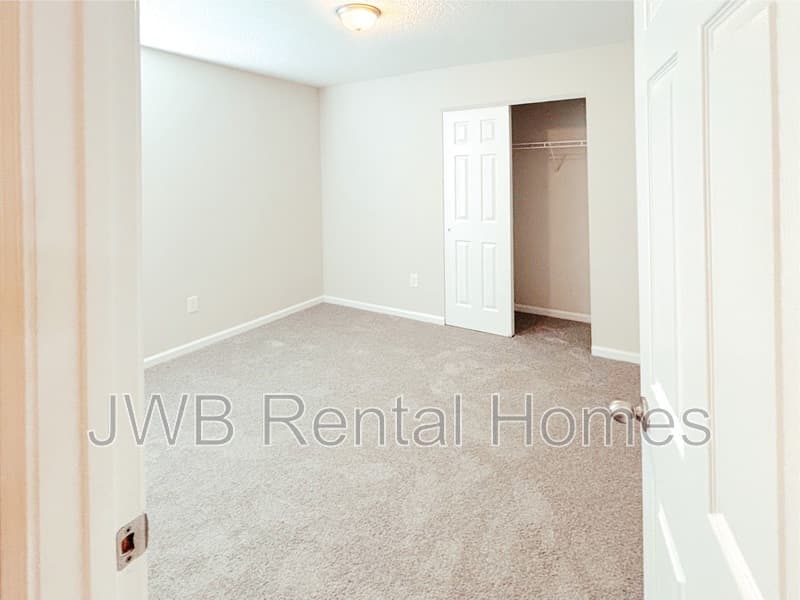 Jacksonville House: 10507 Oak Crest Dr