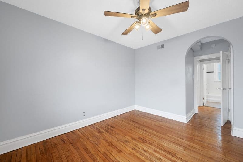 Richmond Heights Condo: 1240-72 Hawthorne Pl