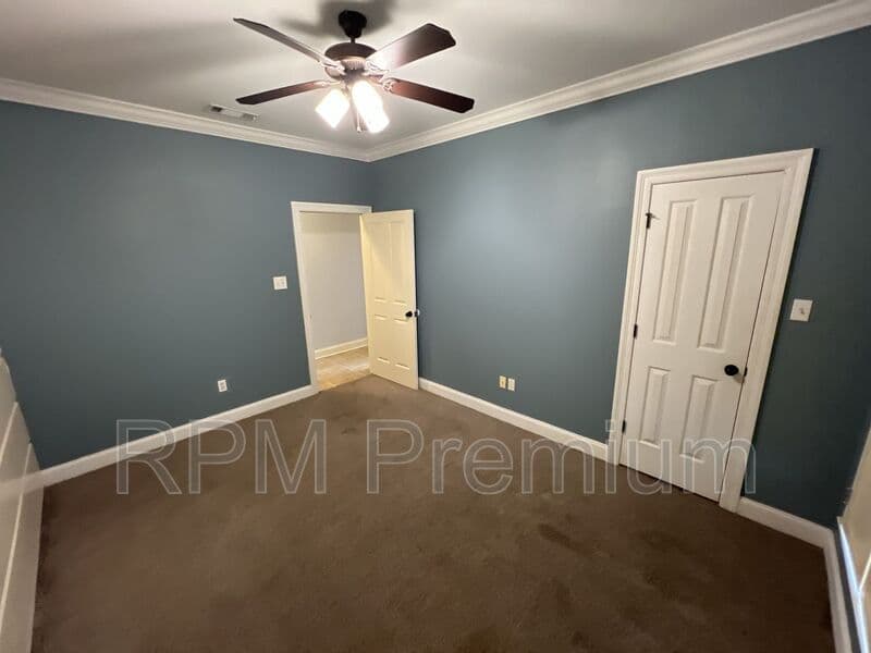 Zachary House: 7335 Oakview Dr.