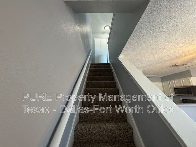 Irving Apartment: 4002-4004 W. Pioneer Dr
