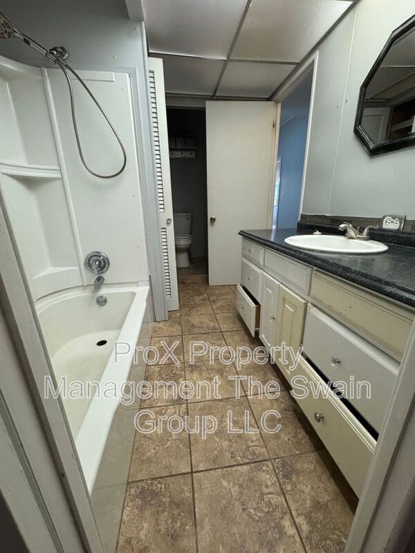 Lakeland House: 534 Oak Ridge E