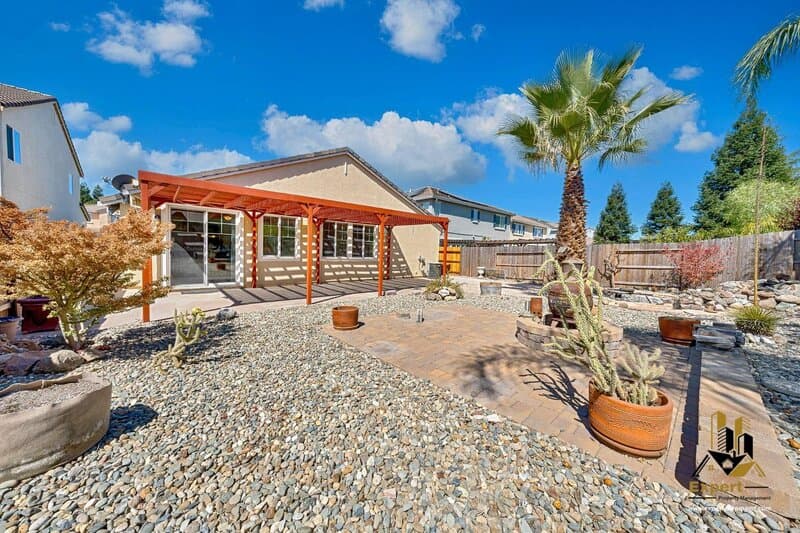 Lincoln House: 1836 Portello Way