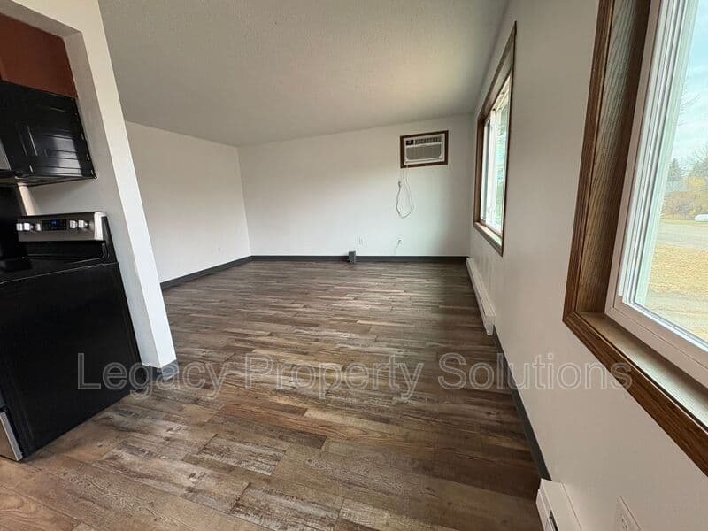 Center House: 217 North Lakota Ave