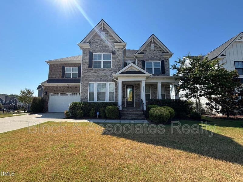 Wake Forest House: 2020 Edens Ridge