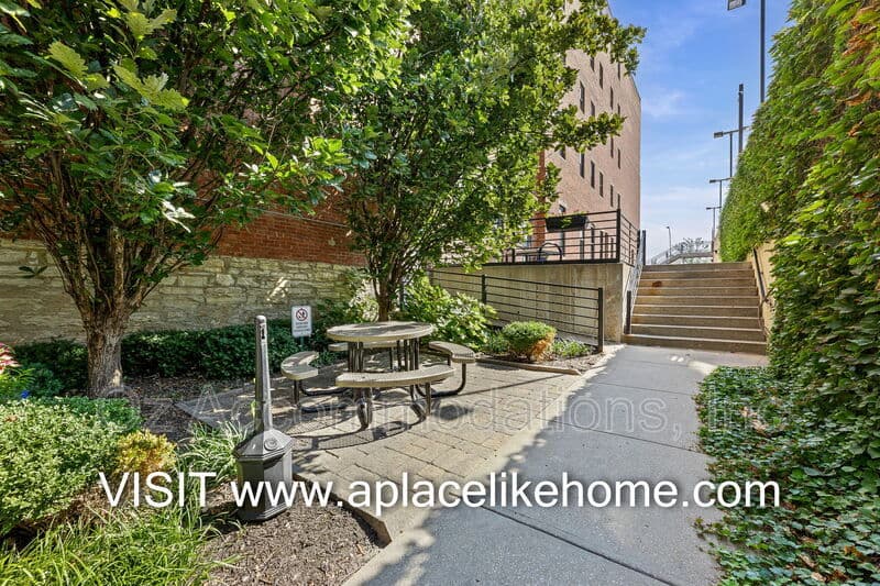 Kansas City Condo: 609 Central St