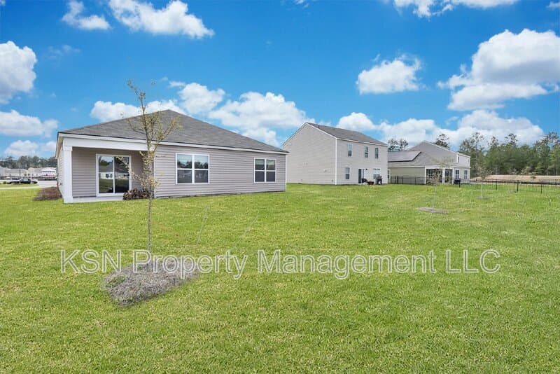 Bloomingdale House: 224 Skylark Rd