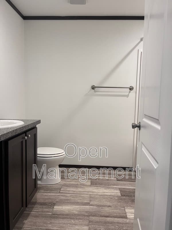 Ankeny House: 2301 SW Oralabor Rd