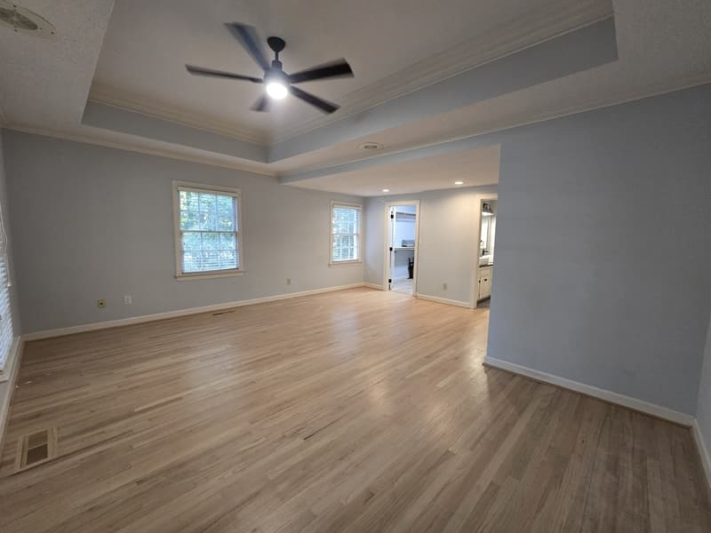 Raleigh House: 5516 Den Heider Way