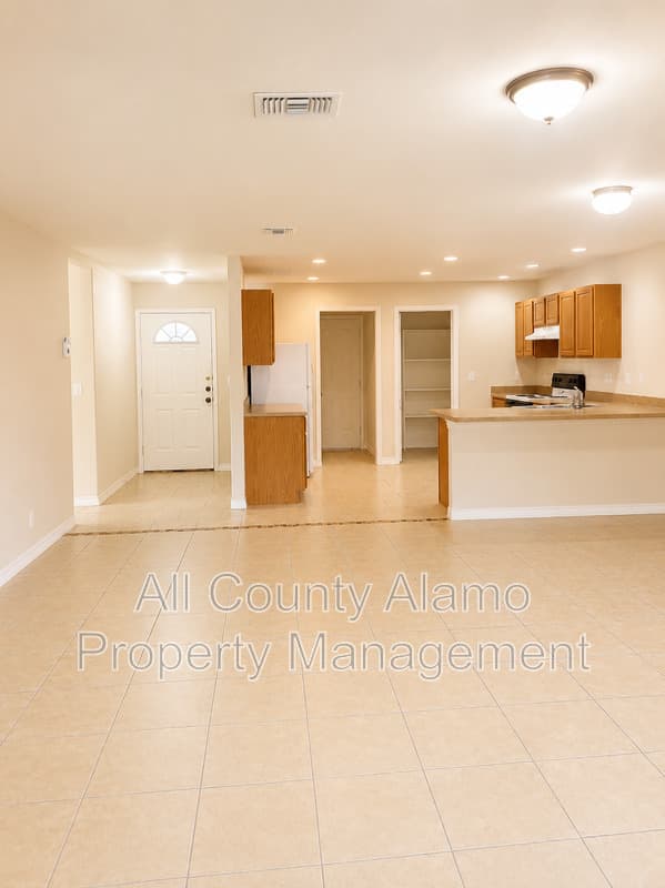 Converse Condo: 8129 Morning Grove