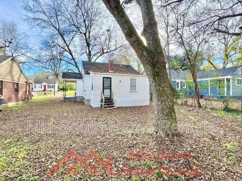 Memphis House: 3472 Hadley Rd