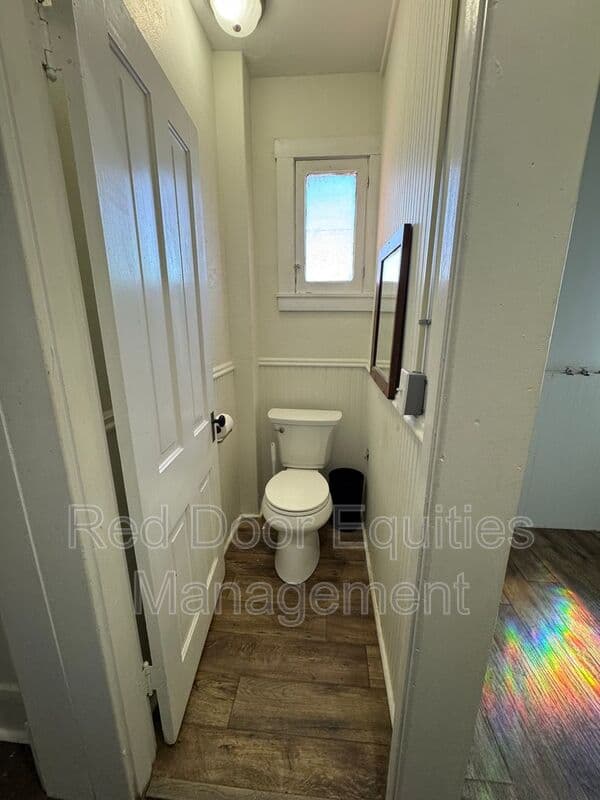 Lancaster House: 136 W Walnut St