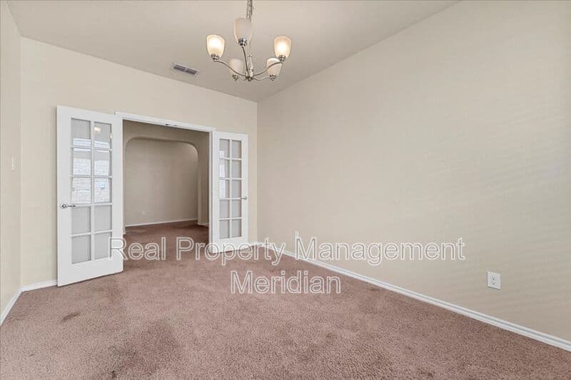 Fort Worth House: 1816 Placitas Trail