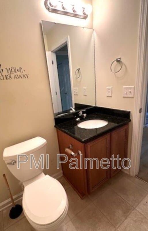 Columbia House: 414 Hawkeye Ct