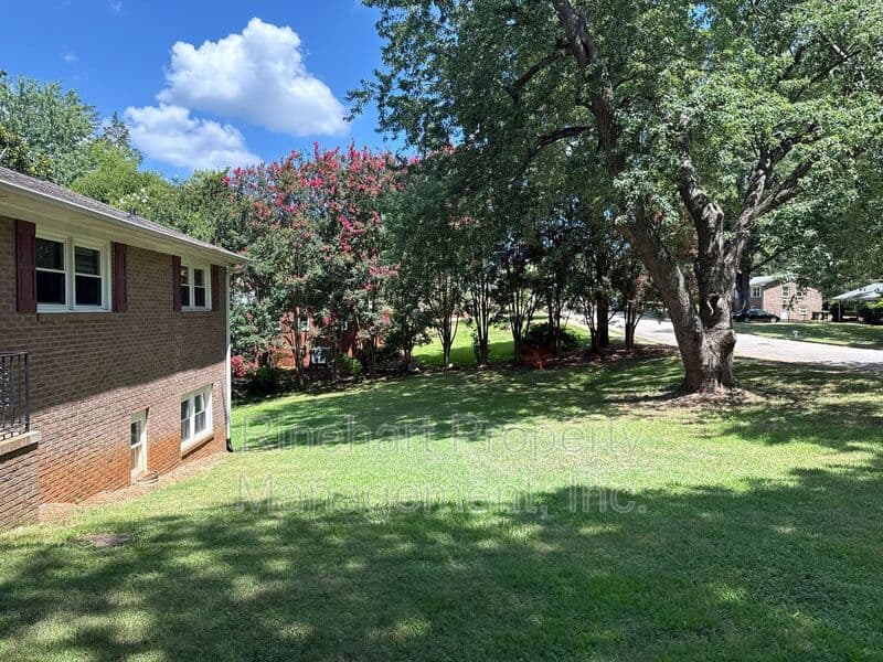 Rock Hill House: 645 Greenbriar Avenue