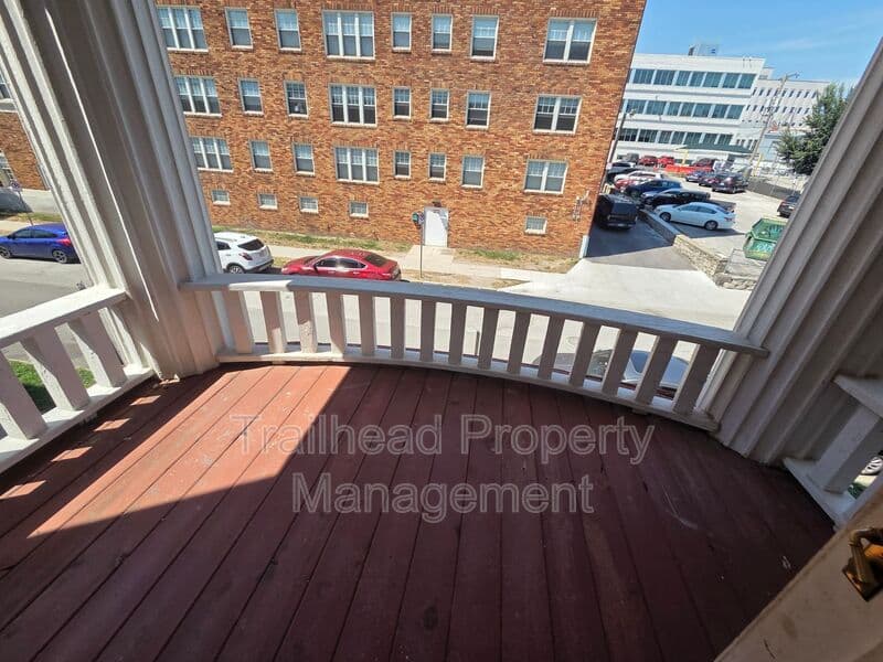 Kansas City House: 3433 Central St