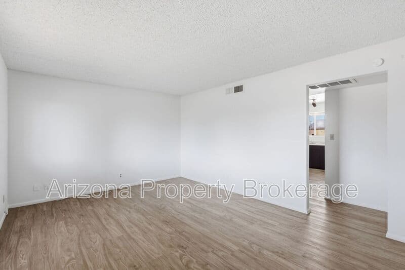 Mesa House: 2106 E Evergreen St