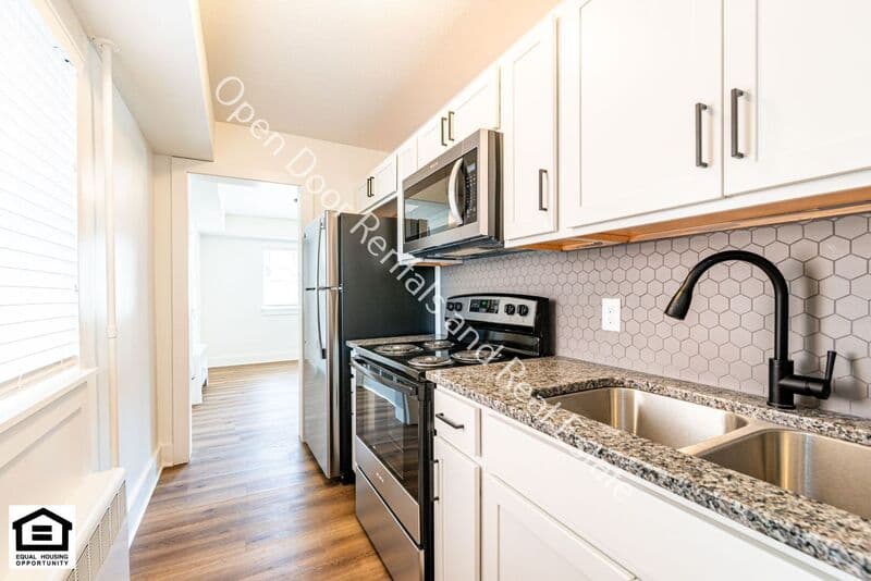 Fort Wayne House: 1823 Griswold Drive