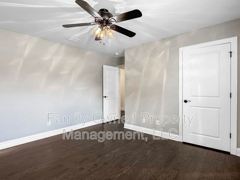 Summerville House: 128 Whaler Ave