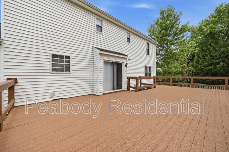 Great Falls House: 10609 Oxford Ct