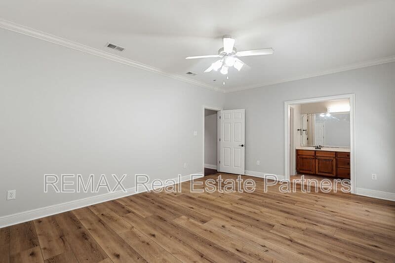 Sumrall House: 107 Raybourn Rd