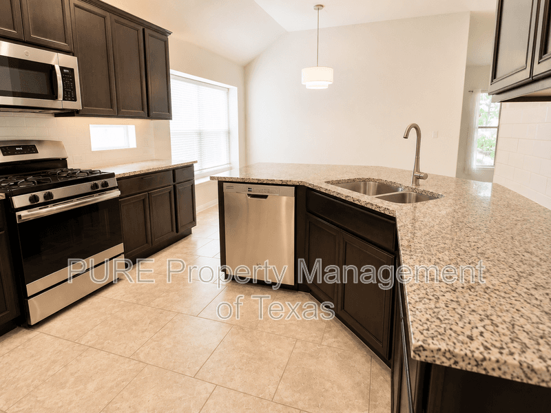 Austin House: 615 Linares Ln