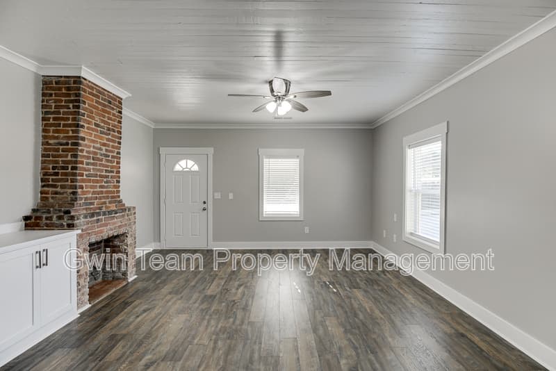 Buford House: 4615 S Lee Street