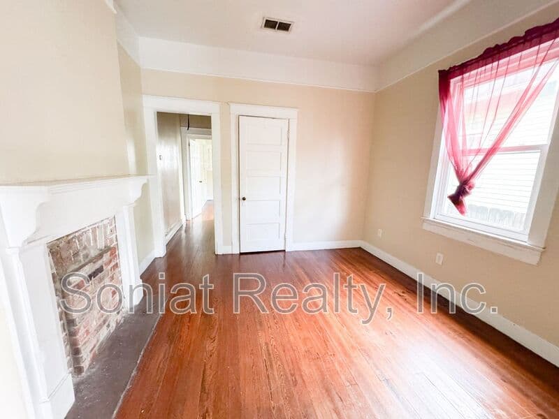 New Orleans House: 1902 Iberville St.