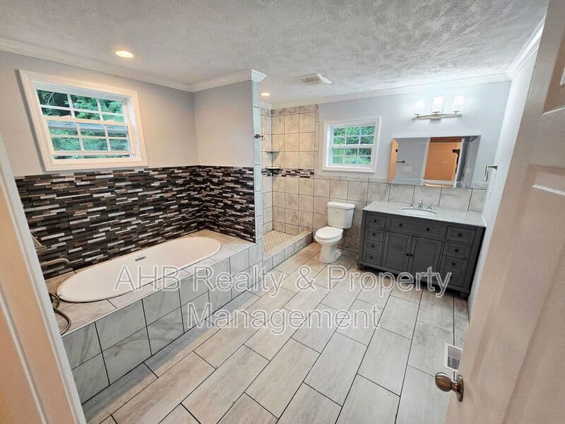 Snow Camp House: 220 Teague Trail