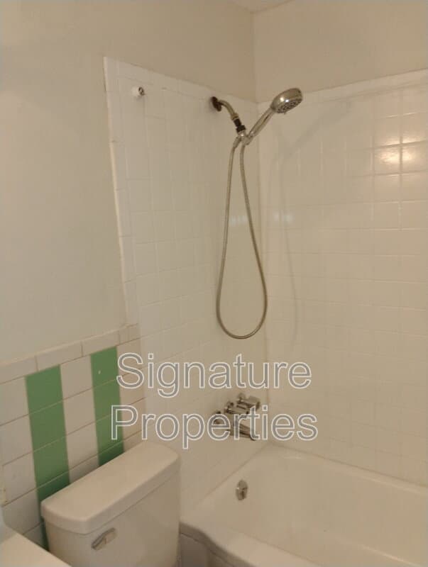 Virginia Beach House: 3825 Annie Ln