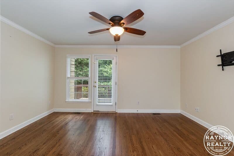 Wake Forest House: 1022 S Main St