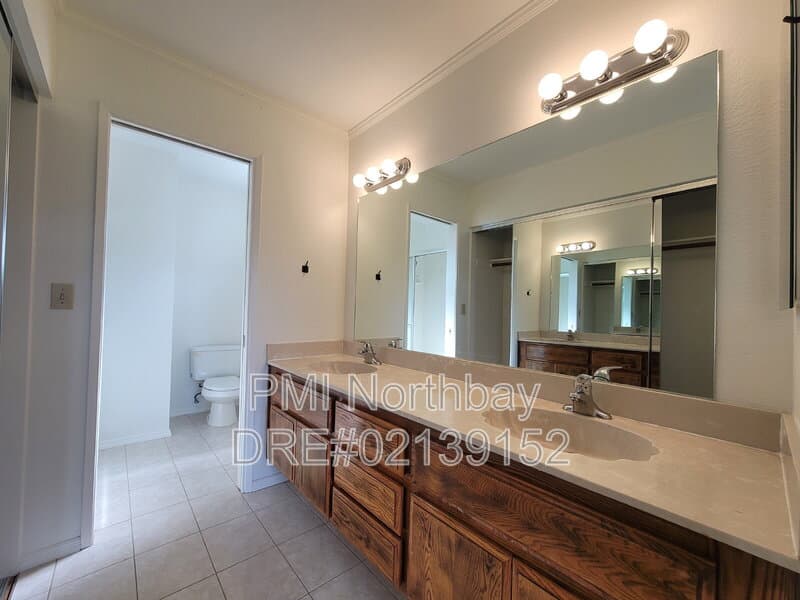 Fairfield House: 3552 Larchmont Court