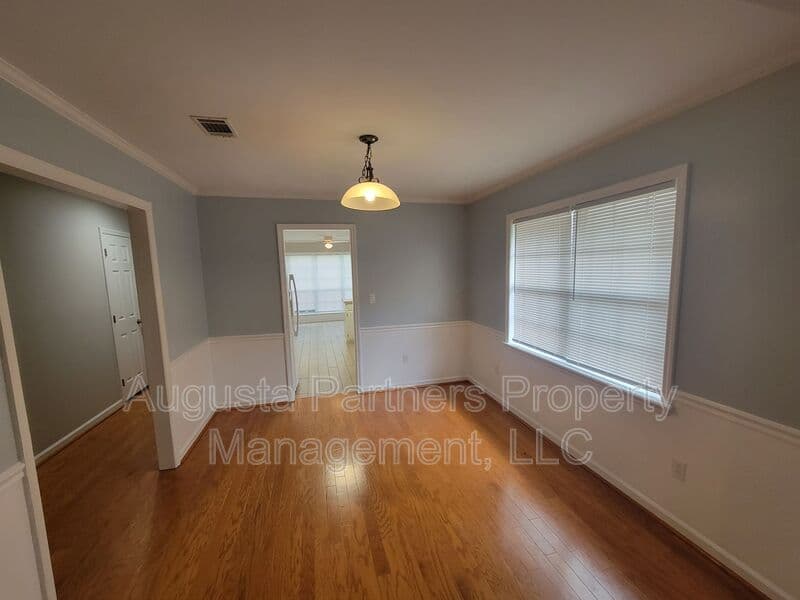 Augusta House: 2910 Pointewest Dr