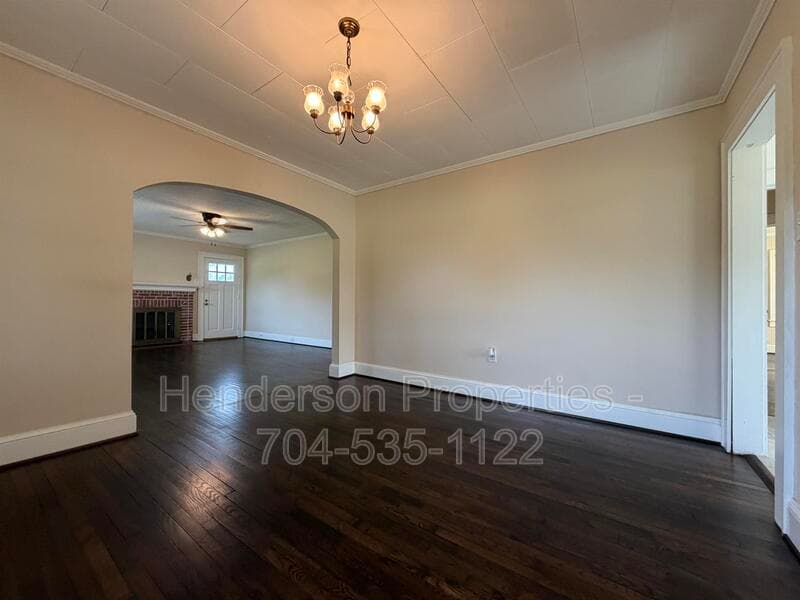 Statesville House: 220 Logan New Amity Road
