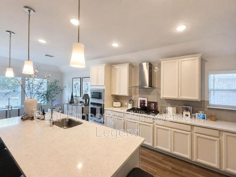 Aubrey House: 2812 Ranger Ln