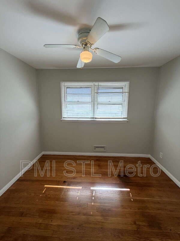 Saint Louis House: 9710 Balboa Dr