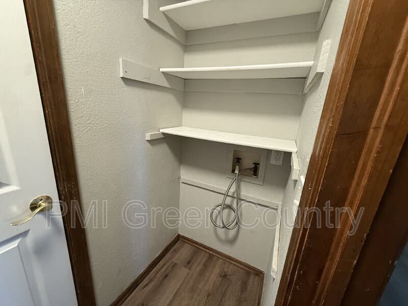 Broken Arrow House: 4708 S Maple Ave