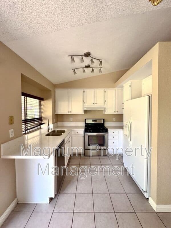 Temecula House: 39761 Rustic Glen Dr Temecula