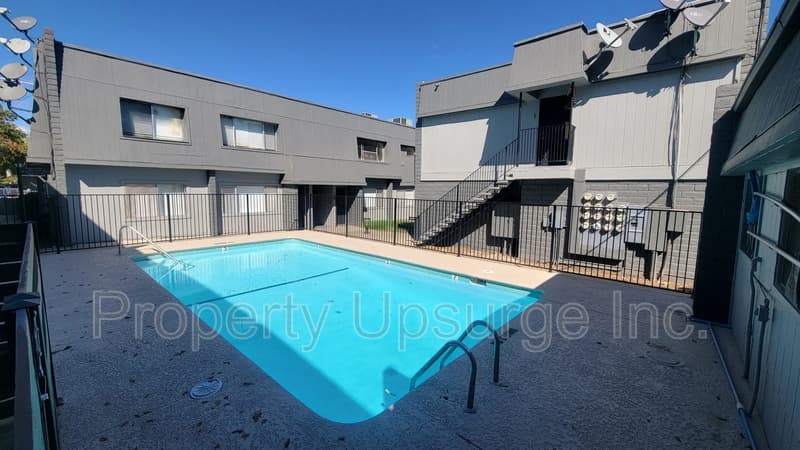 Anderson Condo: 1710 Bruce St