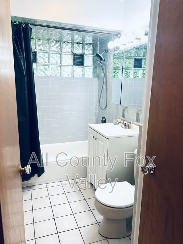 Park Ridge House: 239 N Redfield Court