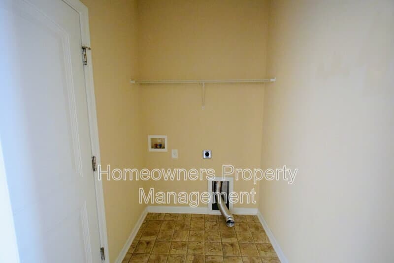 Hope Mills House: 2541 Spinnaker Dr.