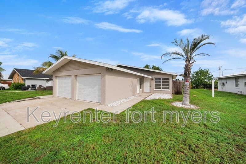 Fort Myers House: 11368 SUMMERWINDS CT