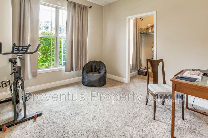 Mary Esther House: 215 Green Dr