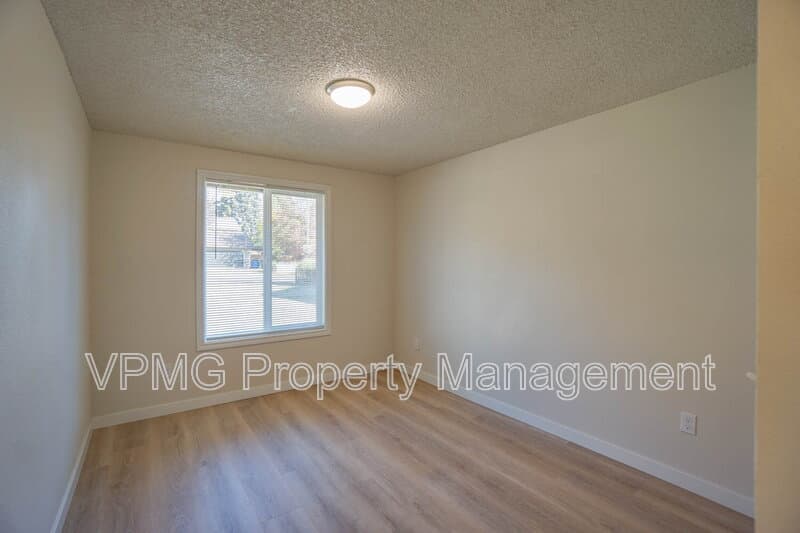 Vancouver House: 9407 Northeast 21st Street