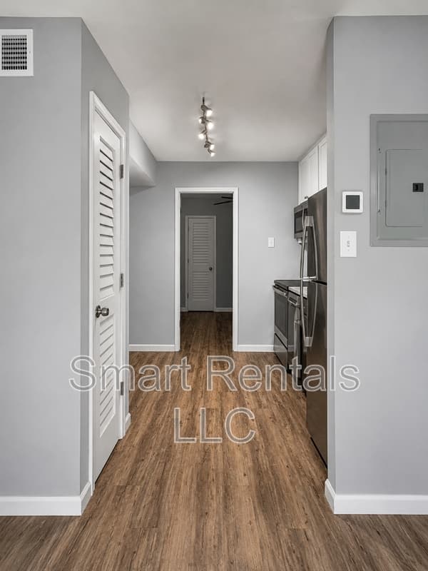 Maplewood Condo: 2509 Bellevue Avenue - 1