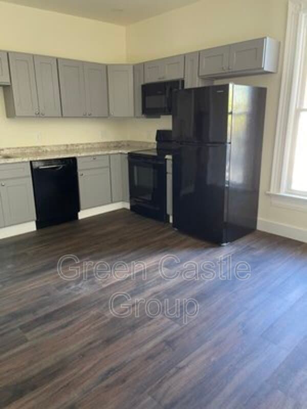 Burlington Condo: 15 Hungerford Terrace, Unit 2