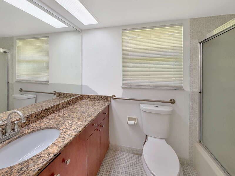 POMPANO BEACH Condo: 3641 Oaks Clubhouse Drive