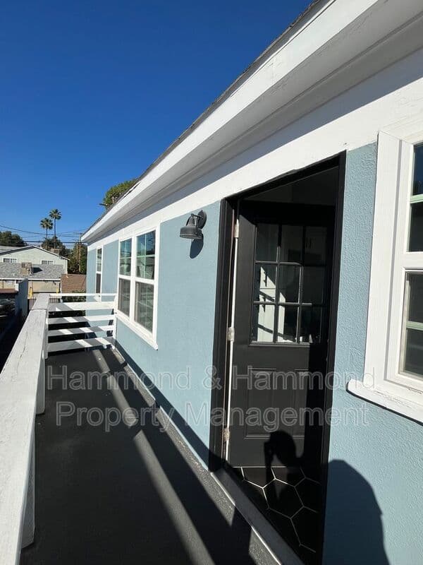 North Hollywood Condo: 11685 Chandler Blvd.